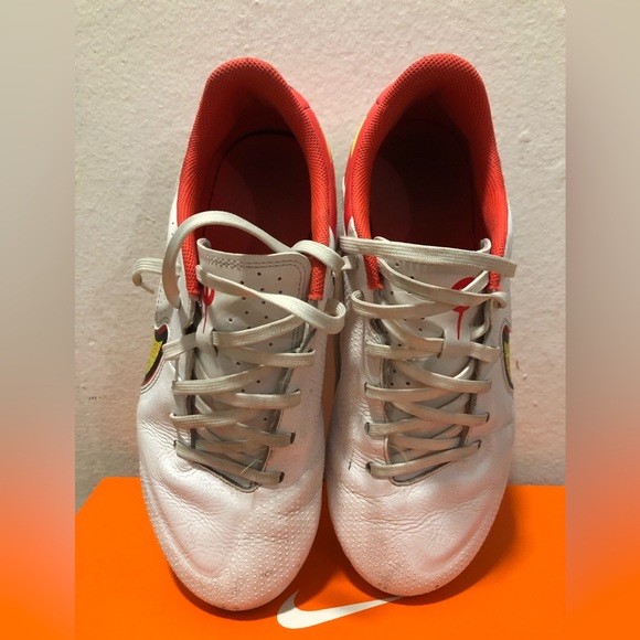 Nike Junior Tiempo Soccer Cleats - Picture 3 of 9